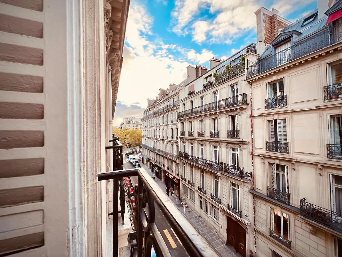 Champs Elysees - Av De Friedland Paris France