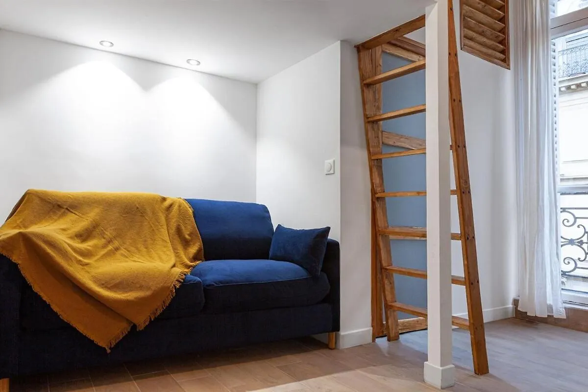 Champs Elysees - Av De Friedland location