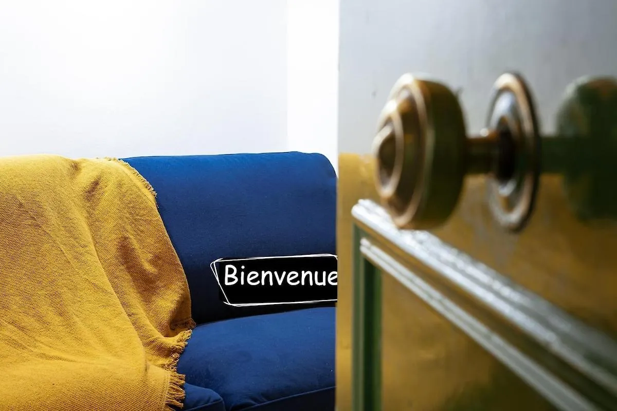 Champs Elysees - Av De Friedland Paris Apartment